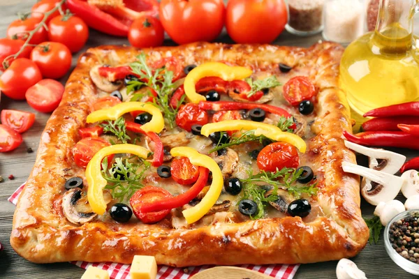 Pizza recién hecha —  Fotos de Stock