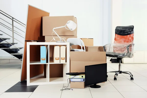 Unpacking cardboard boxes — Stock Photo, Image