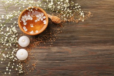 Çiçek açan dalları ile Spa kompozisyon