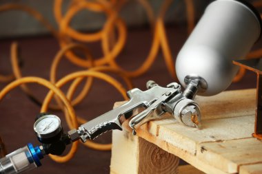 Ahşap stand boya tabancası