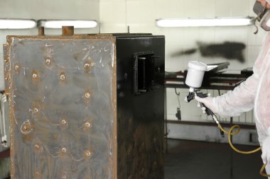 Metal konstrüksiyon boyama işçi 