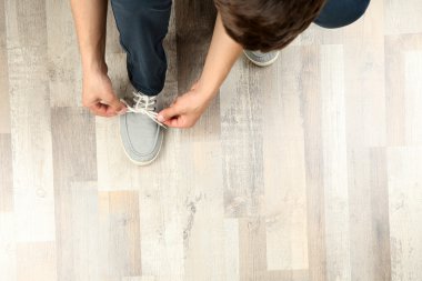 Ayakkabı bağcıklarımı bağlama 