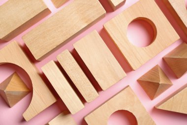 Arka plan üzerinde çocuk oyuncakları