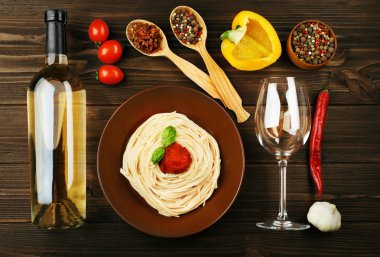 Spagetti kahverengi plaka bileşimi 