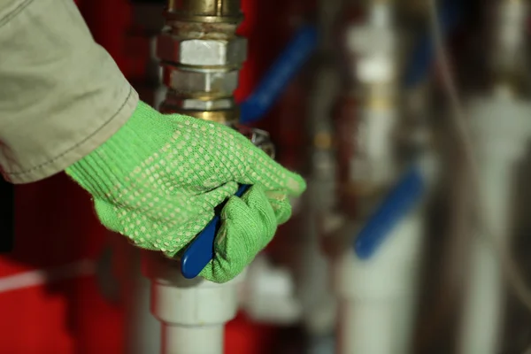 Sistema de aquecimento em uma sala de caldeira — Fotografia de Stock