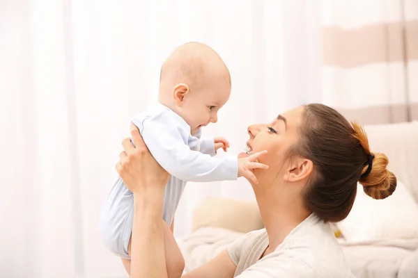 Mother and her little baby at home — Stock Photo, Image