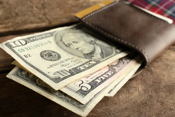Skórzany portfel z pieniędzmi — Zdjęcie stockowe