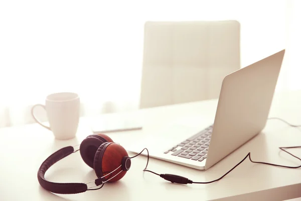 Nieuwe hoofdtelefoon closeup — Stockfoto