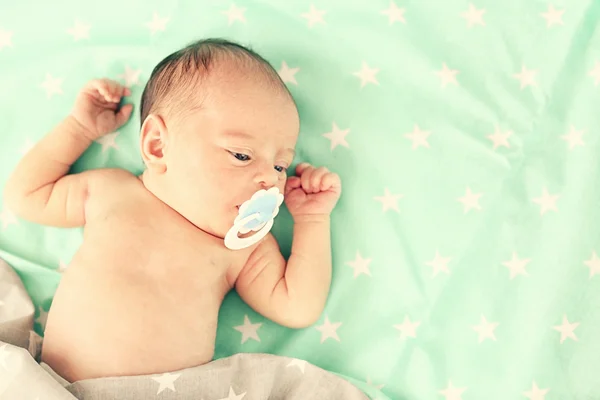 Bebé recién nacido niña — Foto de Stock