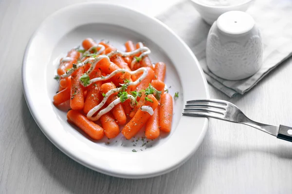 Karotten mit Gemüse und Mayonnaise — Stockfoto