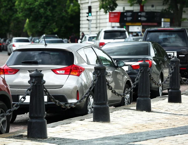 Város Utcai Parkoló Autók — Stock Fotó