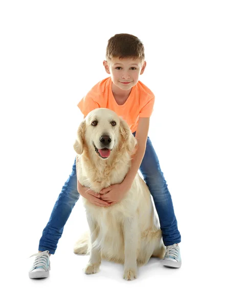 Küçük çocuk ve sevimli köpek, üzerinde beyaz izole — Stok fotoğraf