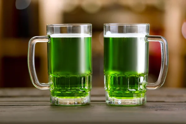 Glazen groene bier — Stockfoto