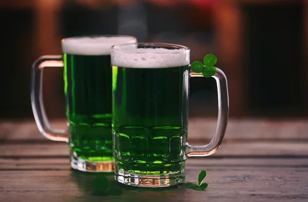 Glasses of green beer — Stock Photo, Image