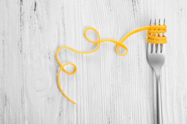 Makarna ve çatal swirls 