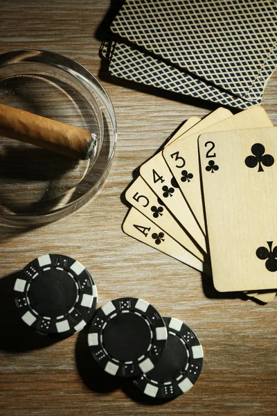 Ingesteld op het spelen van poker met kaarten — Stockfoto
