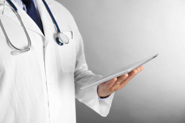 Tablet ile profesyonel doktor