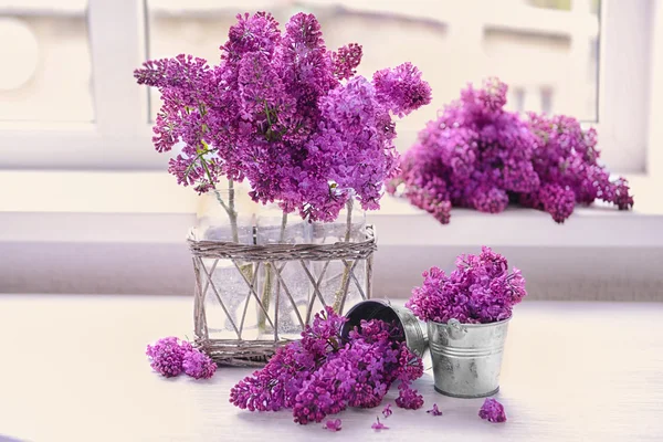 Lilac bouquet on table — Stock Photo, Image