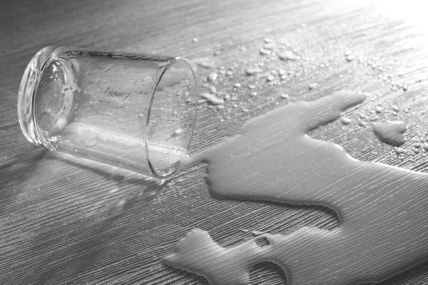 Glas Wasser Auf Dem Tisch — Stockfoto