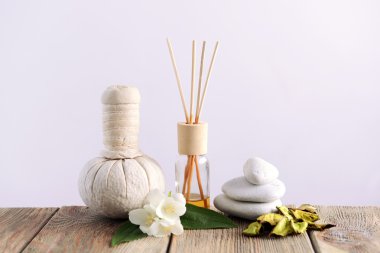 Beyaz taşlar ile Spa kompozisyon 