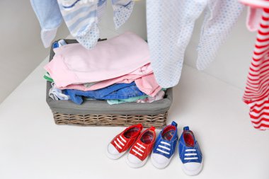 çocuklar için renkli elbise