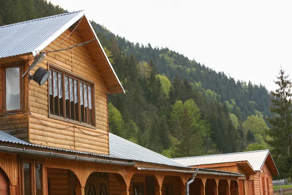 Wooden house in mountains — Stock Photo, Image