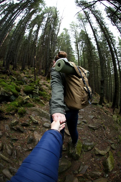 Tourists walking in mountains — Stock Photo, Image