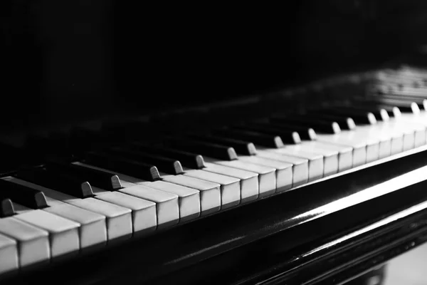 Tasti per pianoforte in bianco e nero — Foto Stock