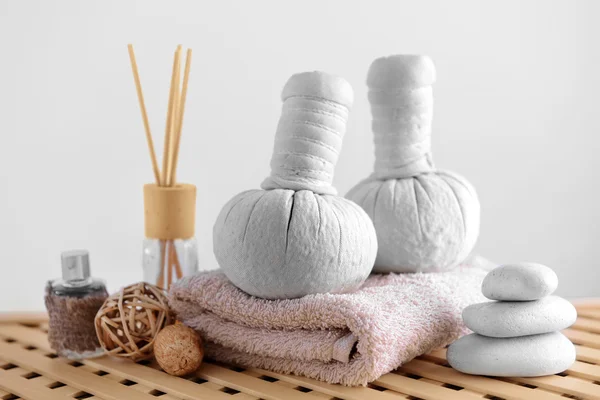 Samenstelling van de spa met handdoek — Stockfoto