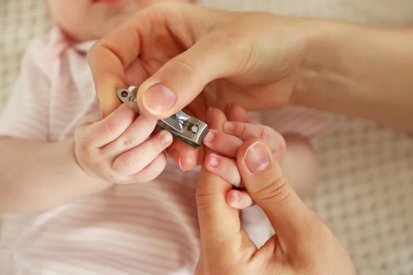 Cutting baby nails Stock Photo by ©belchonock 116274218