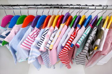 Giyim gardırop içinde çocuklar için