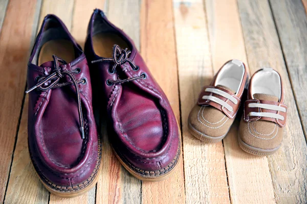 Petites et grandes chaussures — Photo