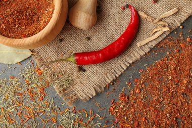 Gri farklı baharatlar