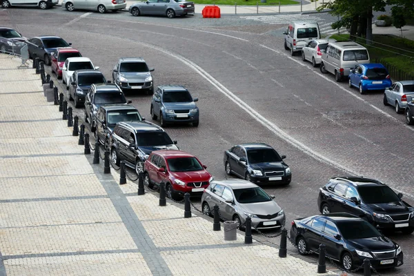 Trafik sıkışıklığı şehirdeki sokak — Stok fotoğraf