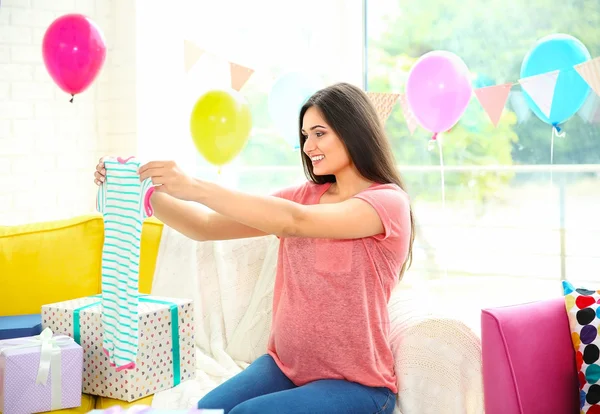 Pregnant woman with presents at baby shower party — Stock Photo, Image