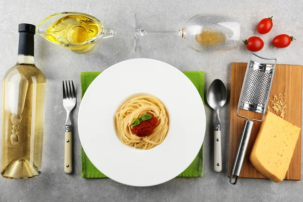 Composizione di spaghetti e ingredienti — Foto Stock
