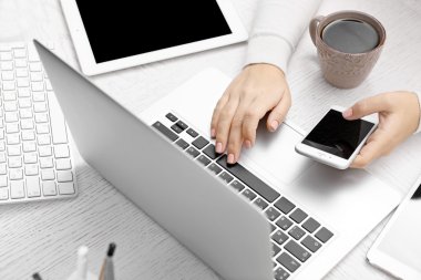 İşkadını cihazlar ile çalışır