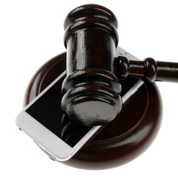 Tokmak ve beyaz smartphone