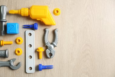 Kattaki çocuk oyuncakları