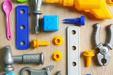 Kattaki çocuk oyuncakları