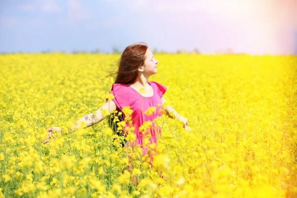 Sweet girl in meadow with wild spring flowers — Stock Photo, Image