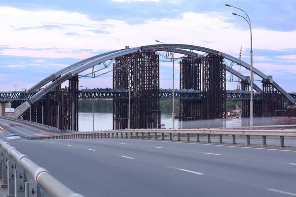 Darnytskyi bro i Kiev, — Stockfoto