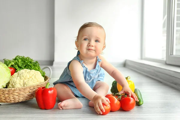 Bonito bebê menina — Fotografia de Stock