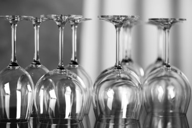 Kalkık ayaklı büyük kadehler 