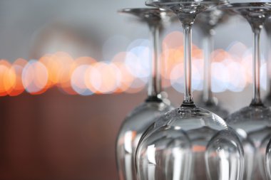 Kalkık ayaklı büyük kadehler 