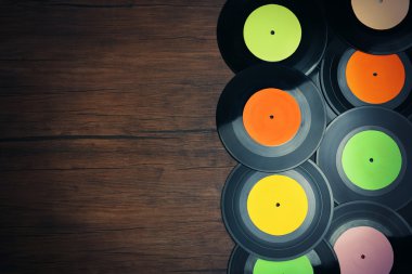 Vinil kayıtlar çok renkli etiketleri 