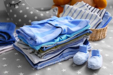 Yeni doğan için bebek kıyafetleri 