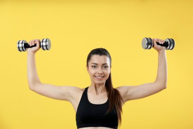 Dambılı fitness kadını.