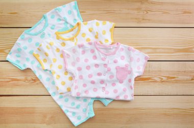 Yeni bebek giysileri 