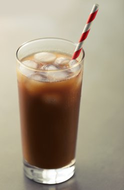 Saman ile buzlu kahve. 